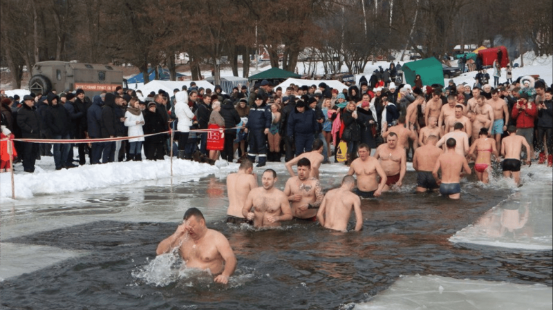 Пірнання на Водохреще — кому категорично протипоказано