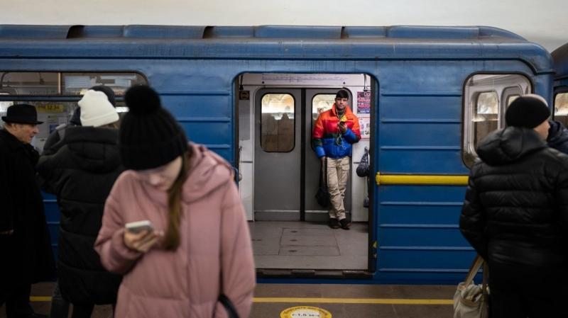 Хто не платитиме за проїзд в метро в лютому — перелік пільговиків