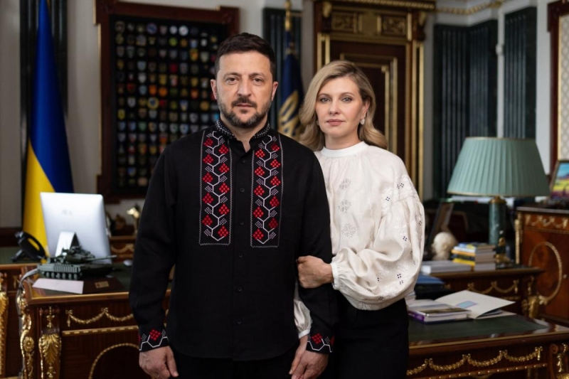 Володимир Зеленський викликав фурор новою вишиванкою (фото)
